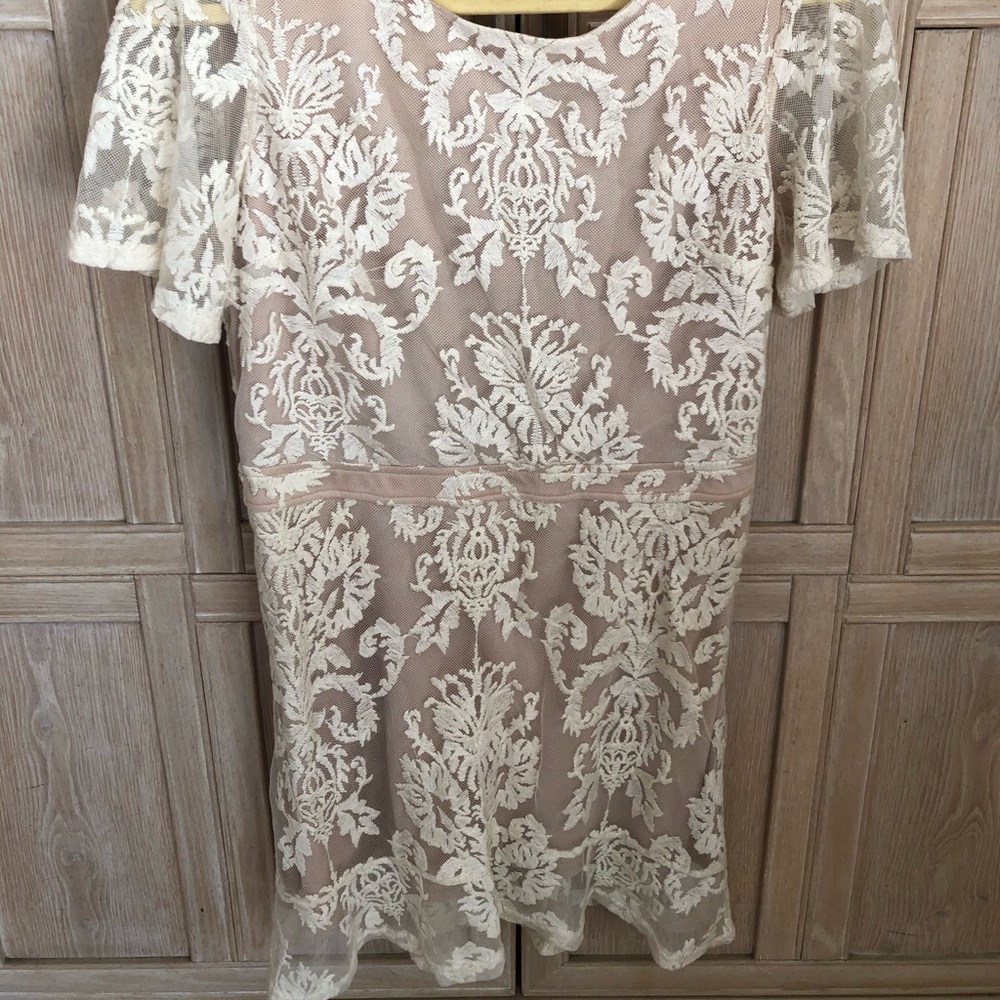 Lace mini dress - Picture 2 of 4